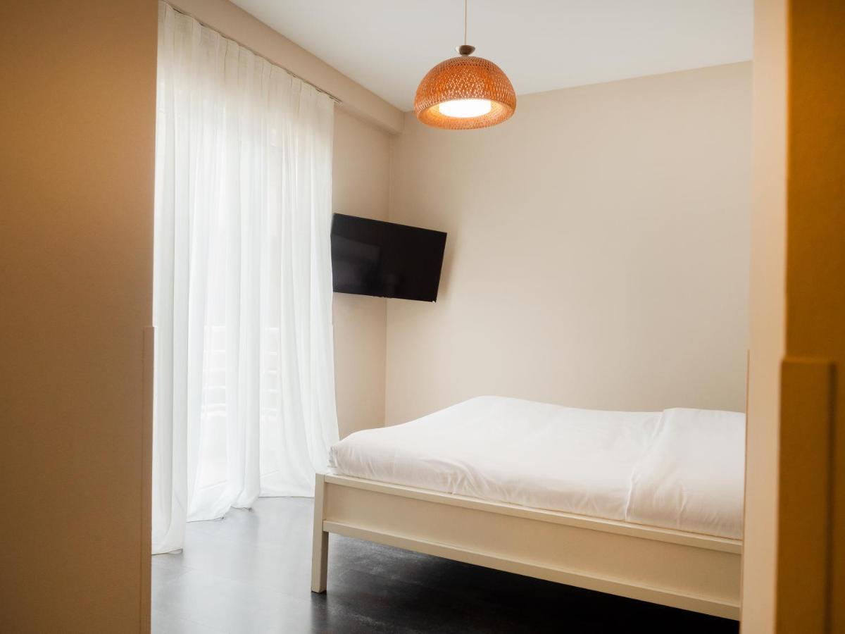 Lake Drive Rooms&Apartments Тирана Екстер'єр фото