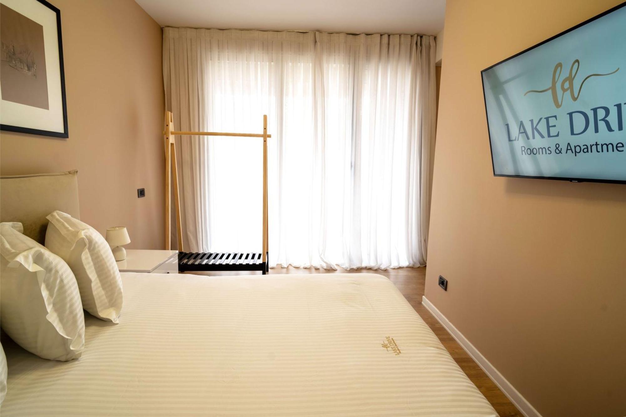 Lake Drive Rooms&Apartments Тирана Екстер'єр фото