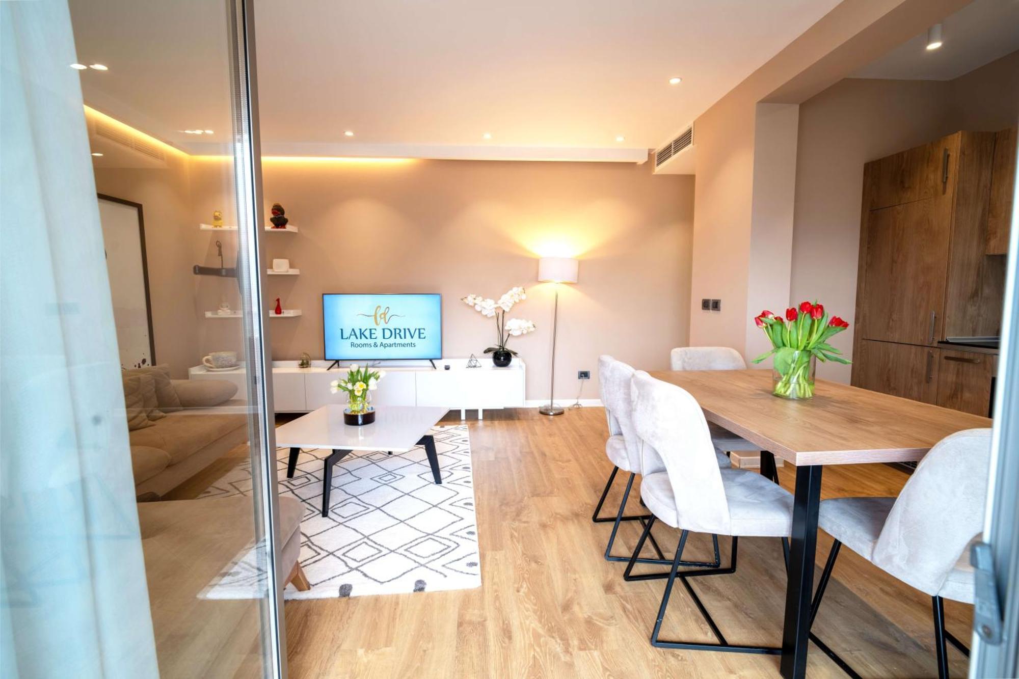 Lake Drive Rooms&Apartments Тирана Екстер'єр фото