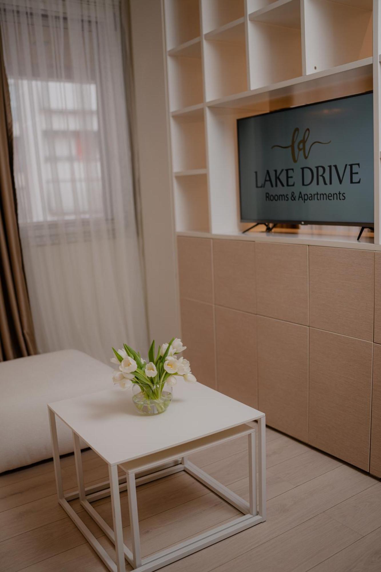 Lake Drive Rooms&Apartments Тирана Екстер'єр фото