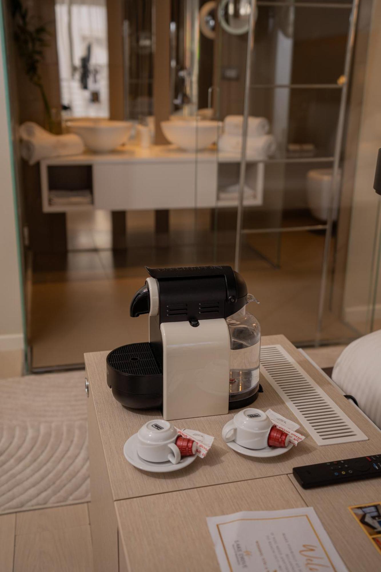 Lake Drive Rooms&Apartments Тирана Екстер'єр фото