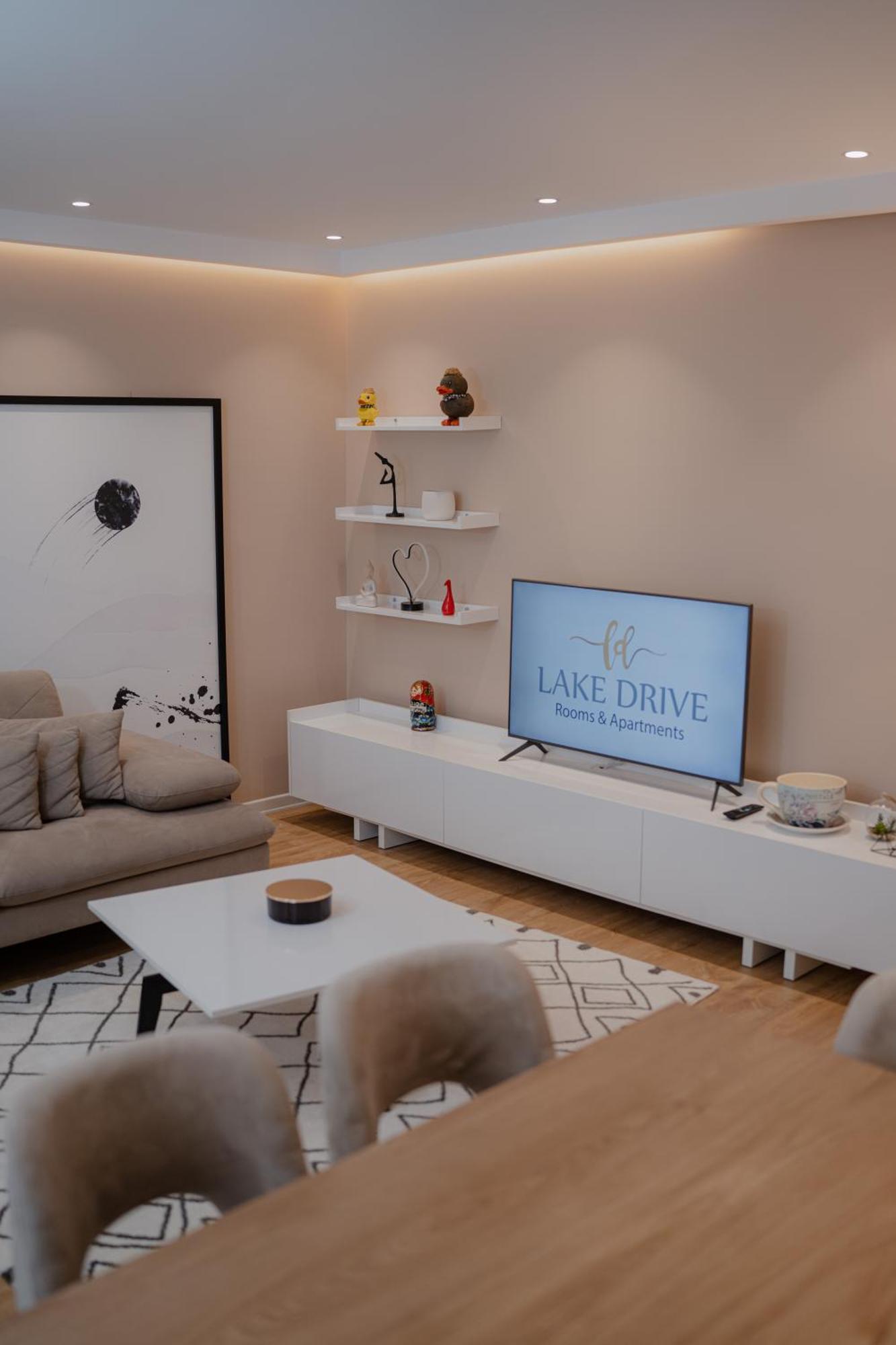 Lake Drive Rooms&Apartments Тирана Екстер'єр фото