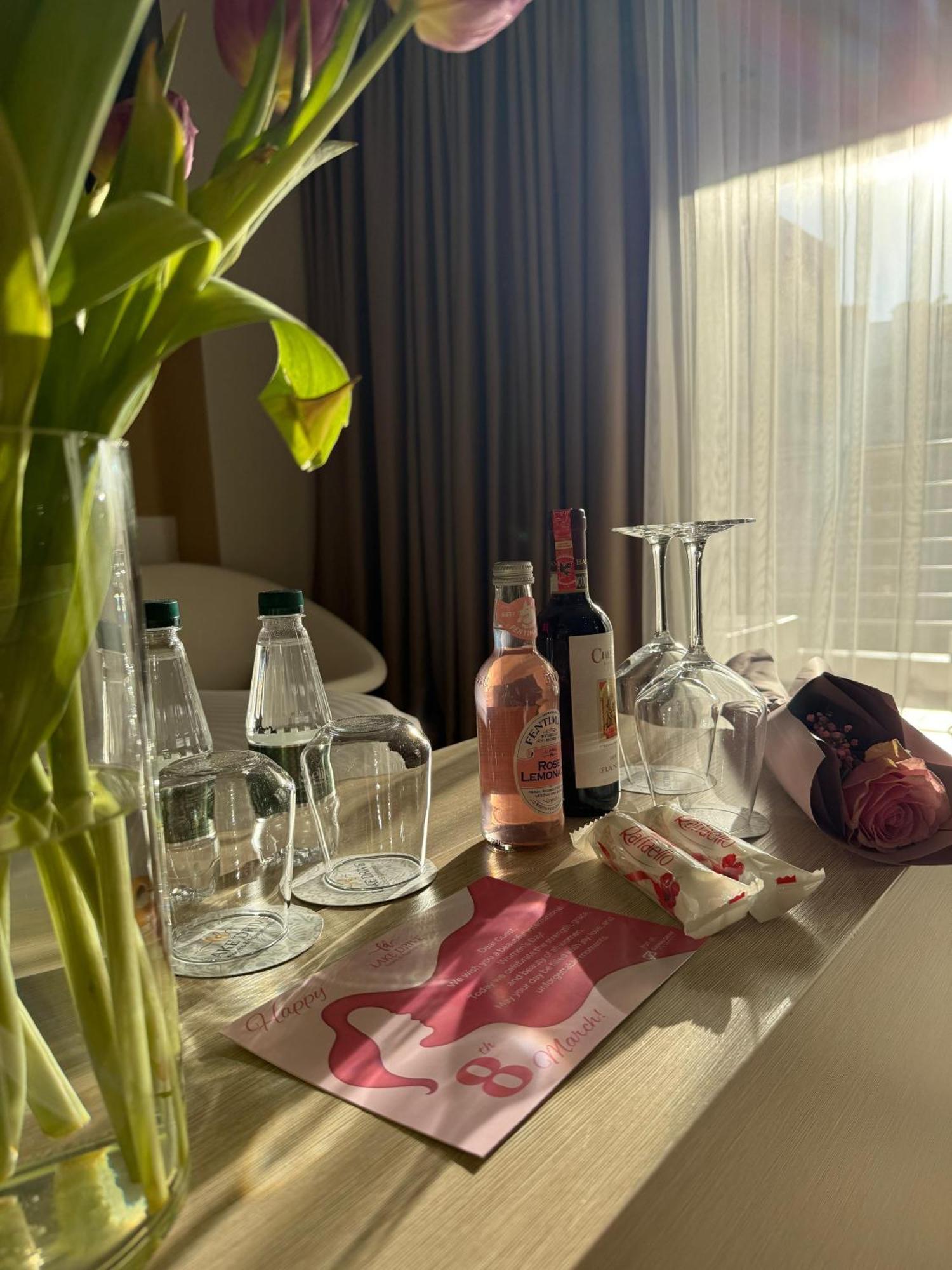 Lake Drive Rooms&Apartments Тирана Екстер'єр фото