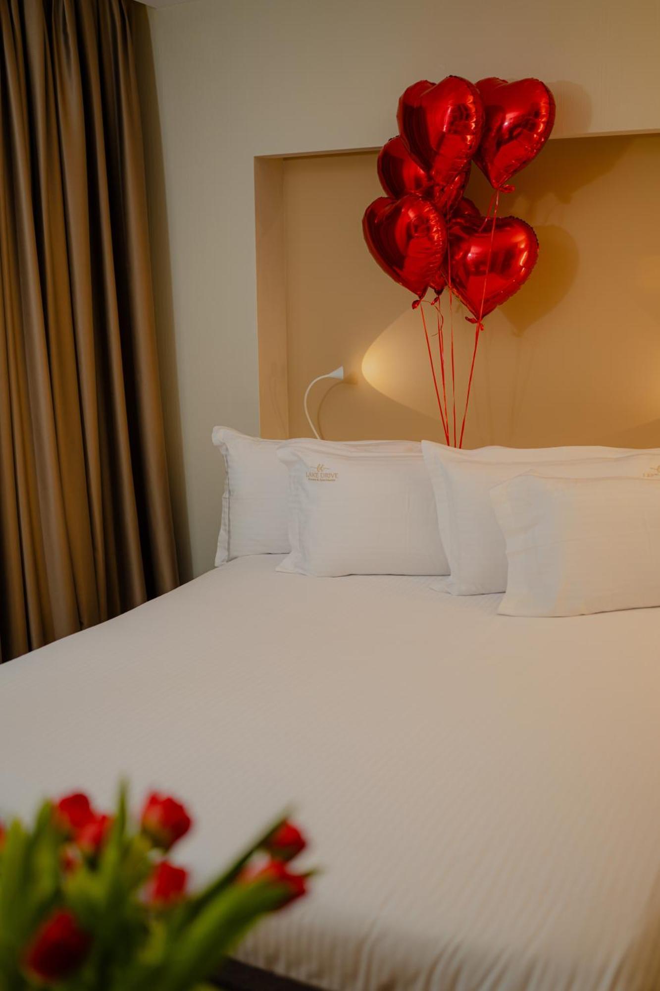 Lake Drive Rooms&Apartments Тирана Екстер'єр фото