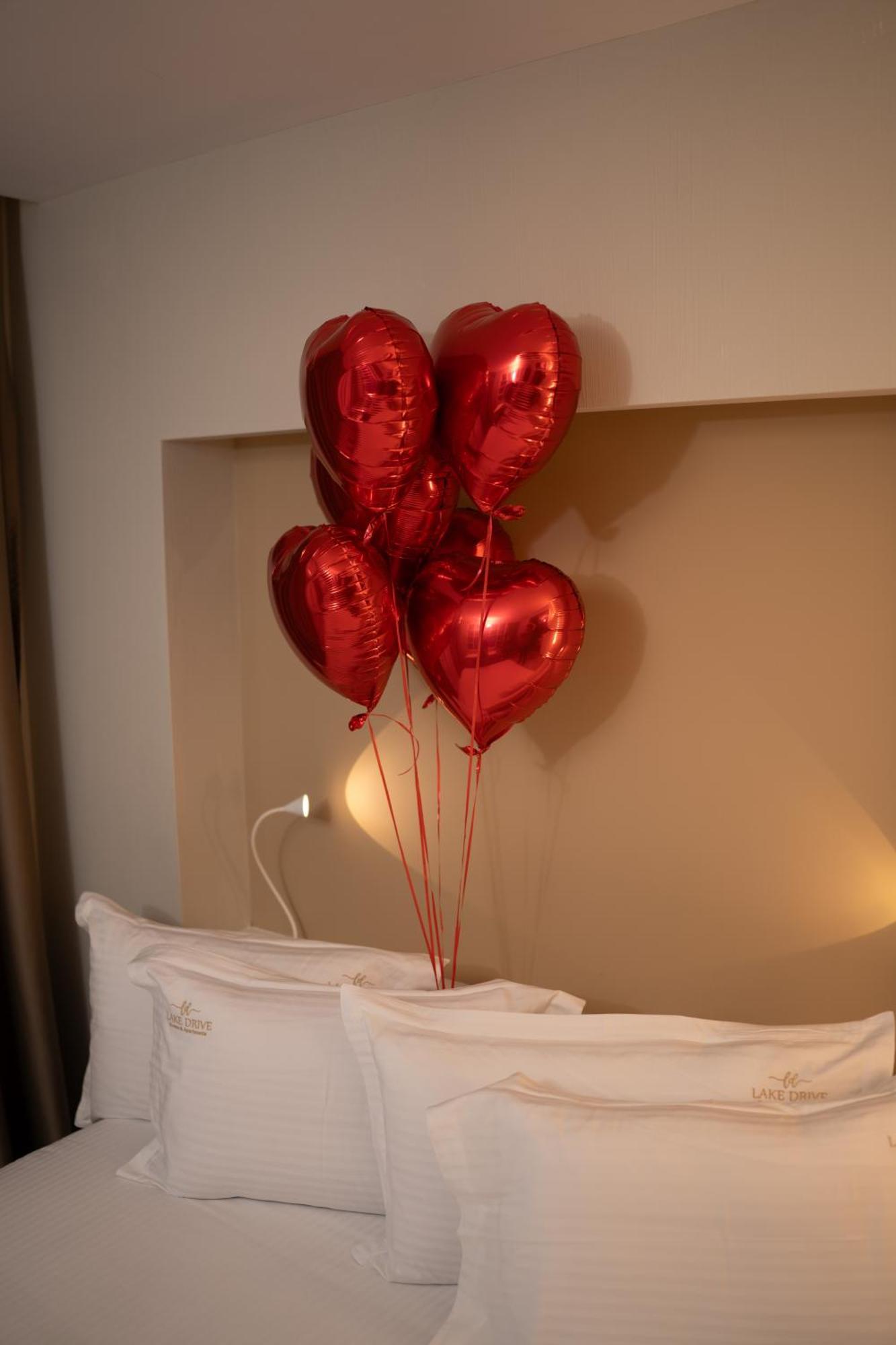Lake Drive Rooms&Apartments Тирана Екстер'єр фото